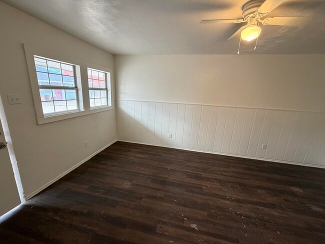 Photo - 2715 E 2nd St