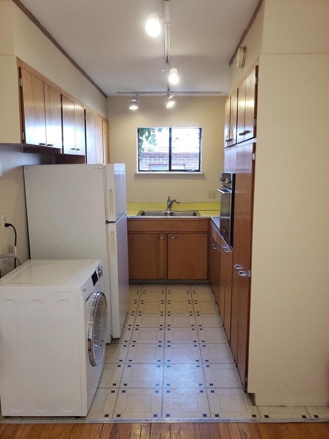 Photo - 1140 Steele St