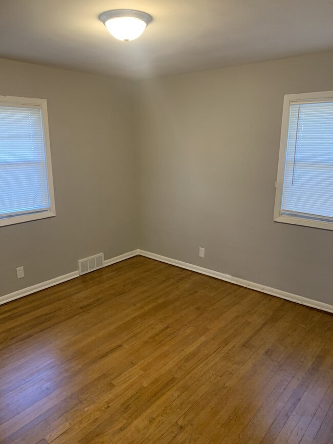 Photo - 5623 Sprague St