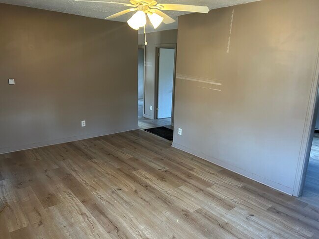 Photo - 108 E Kentucky Ave