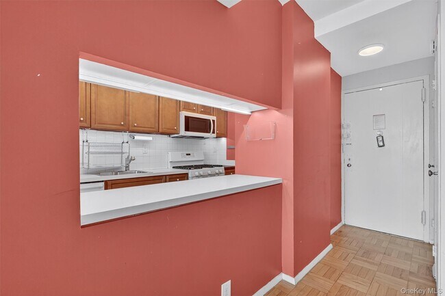 Photo - 6 Fordham Hill Oval Unit 14B