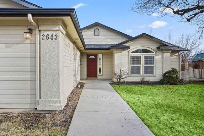 Photo - 3bd/2ba Home on Large Private Lot in Estab...