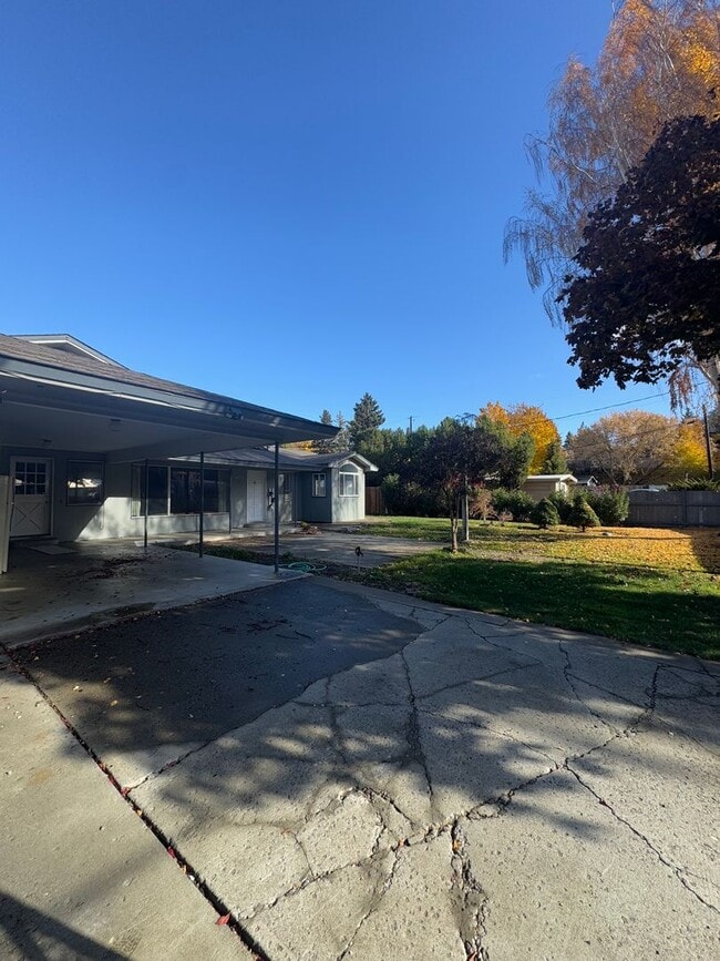 Photo - Spacious 6 Bedroom, 3 Bathroom Home Near CWU