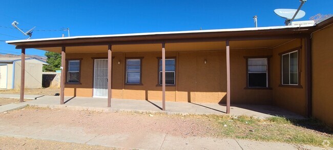 Building Photo - Nice and Cozy Duplex located in Northeast ... Rental