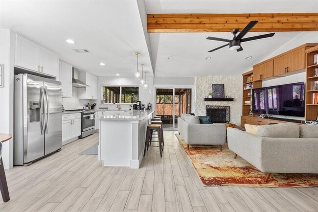 Photo - 1400 Chippeway Ln