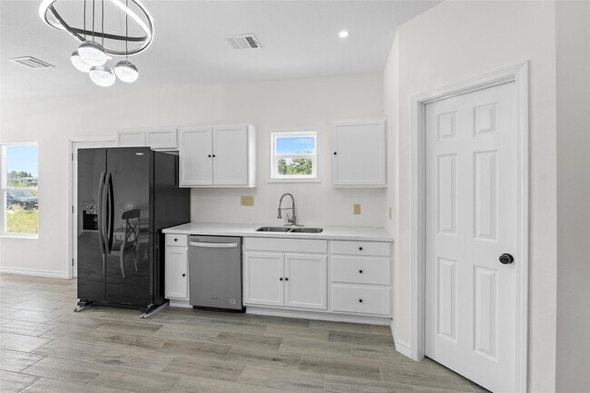 Photo - 5053-5835 Drive