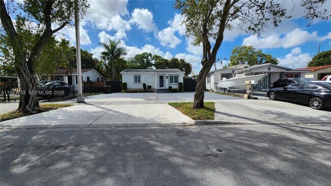 Photo - 734 W 32nd St