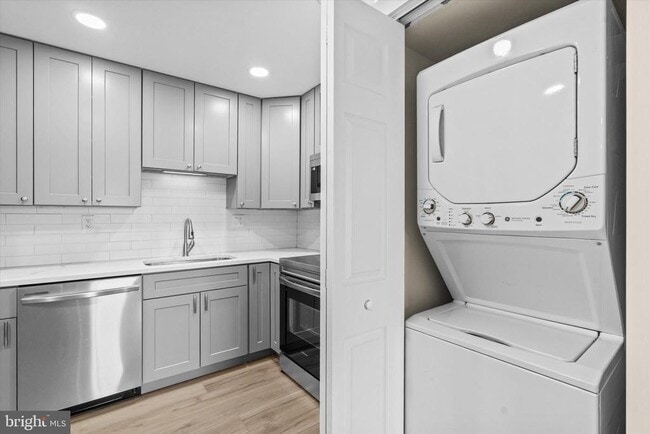 Photo - 3800 Powell Ln Unidad 905