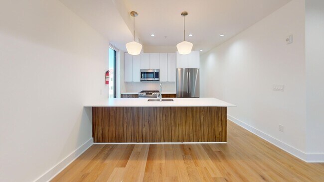 Building Photo - Newly Renovated Two Bedroom Two Bathroom W/Off Street Parking