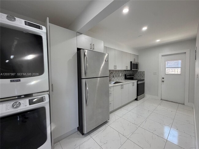 Photo - 405 SE 23rd St Unit 1
