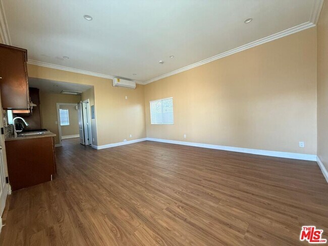 Photo - 7632 Kraft Ave