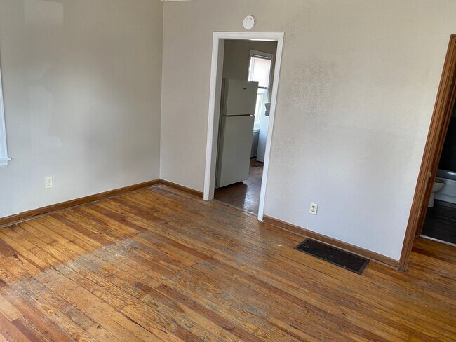Photo - 2 Bedroom 1 Bathroom Single Family Home No...