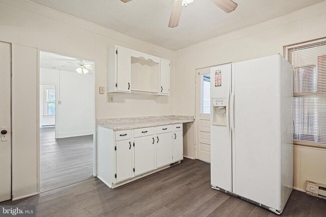 Photo - 253 E Howard St