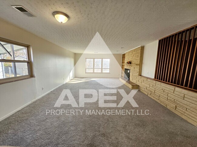 Photo - Spacious 4Bd – 2Ba Tri-Level Brick Home in North Knoxville!