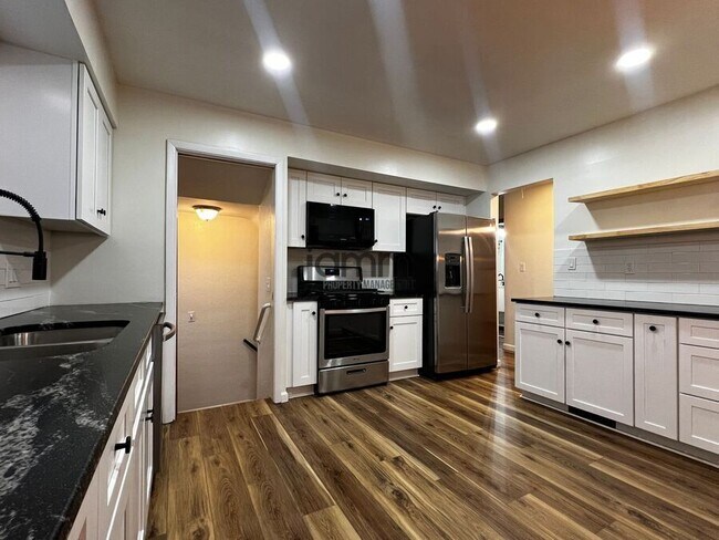 Photo - 2702 Grovewood Ave