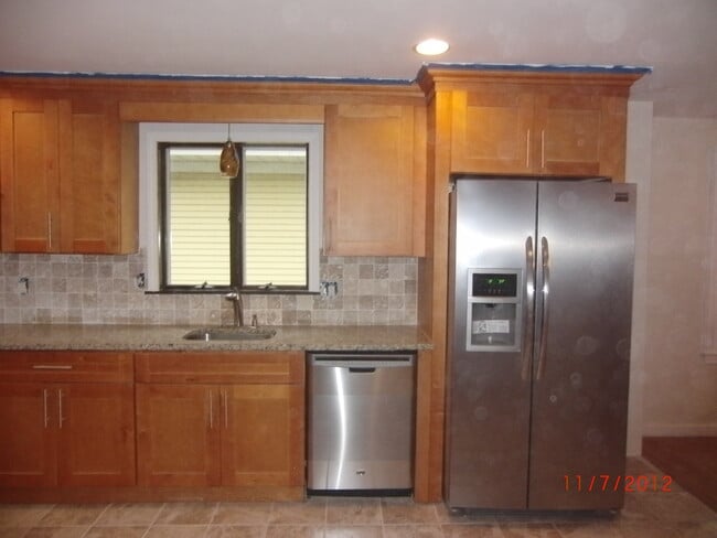 Building Photo - 67 Marion St Unit 2