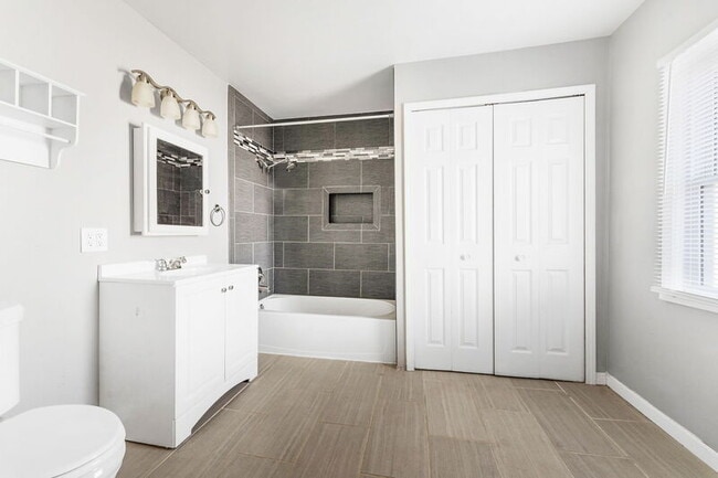 Photo - 21704 Jefferson St