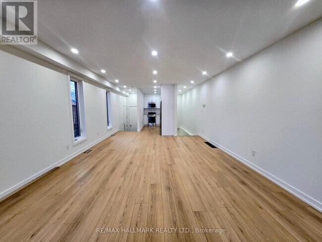 Photo - 592 Danforth Rd