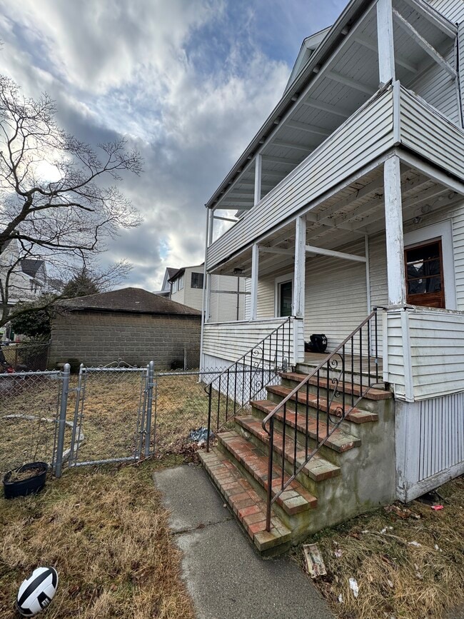 Building Photo - 75 Pinkert St Unit 2