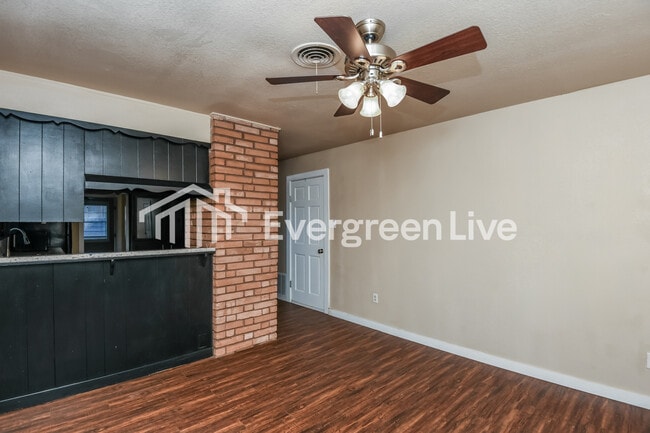 Photo - 7105 Robinhood Ln