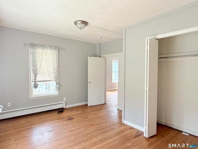 Photo - 271 Glen St