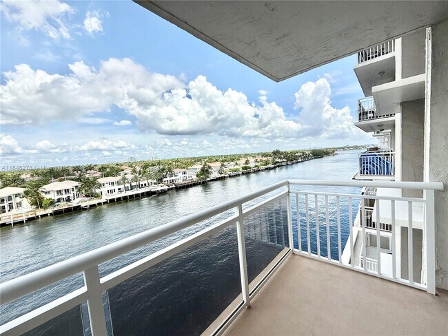 Building Photo - 1600 S Ocean Dr Unit 7B Rental