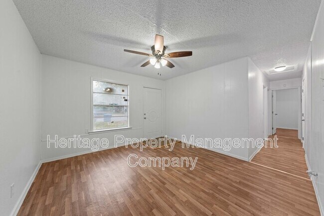 Photo - 511 Pecan Valley Dr