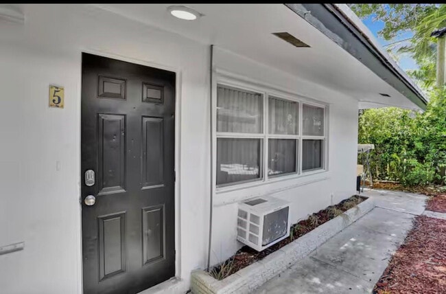 Photo - 820 NE 16th Ave Unit 5