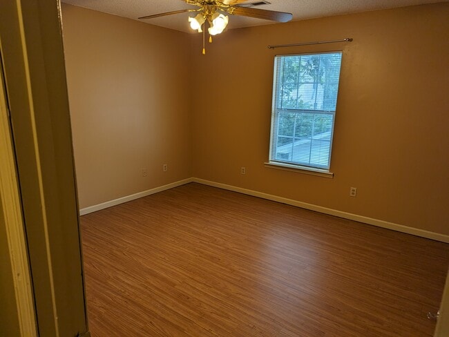 Photo - 168 Riverview Dr Unit 1
