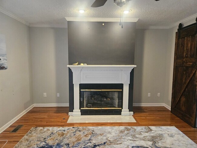 Photo - Knoxville 37934 - 4 bedroom, 2.5 bath - call Karen Robertson 865-454-7626