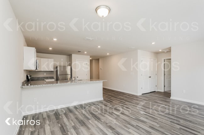 Photo - 832 Whispering Creek Ave