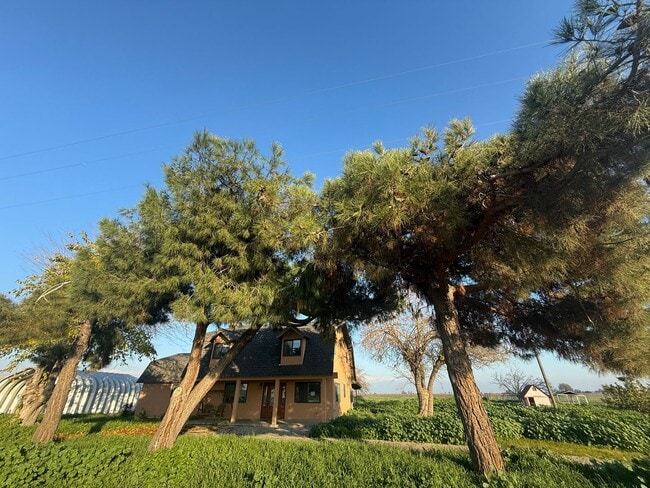 Photo - 4-bedroom, 2-bathroom home located in the vibrant city of Visalia, CA.