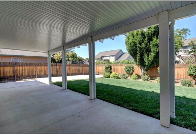 Photo - 4 Bedroom Available now in Meridian $500 m...