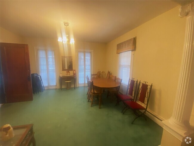 Building Photo - 33 Fayette St Unit Apt 1S