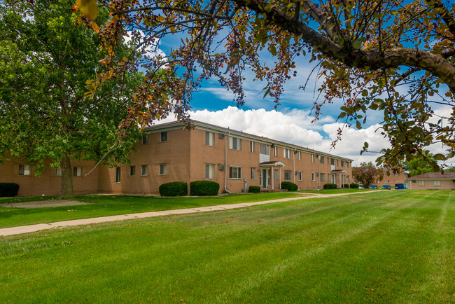 Warren Manor - Warren Manor Apartments