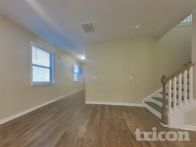 Photo - 156 Chapelcrest Ln