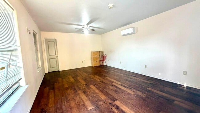 Photo - 3102 E Plum St