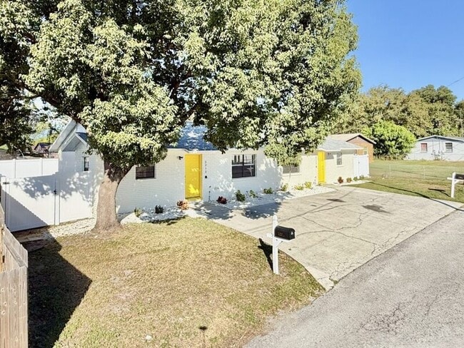 Photo - 5212 Peach Ave