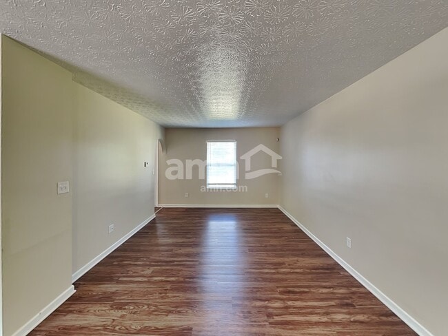 Photo - 275 Monarch Dr