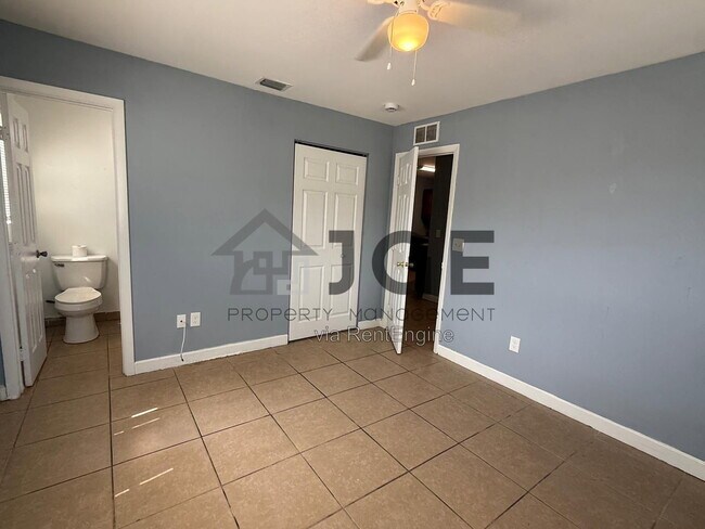 1218 W 25th St