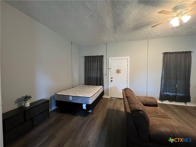 Photo - 103 5th St