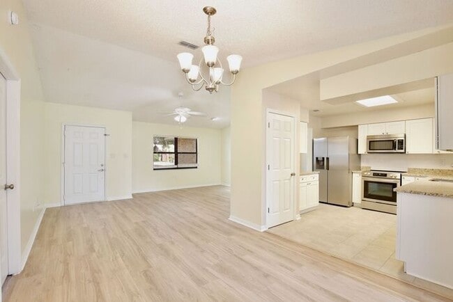Photo - Gorgeous 3/2 Home with a 2 Car Garage Located in Well Maintained Cul-de-sac - Leesburg