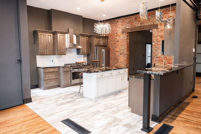 Photo - 275 S Limestone Unit 150