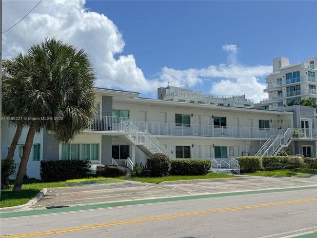 Photo - 10101 W Bay Harbor Dr Unit 5