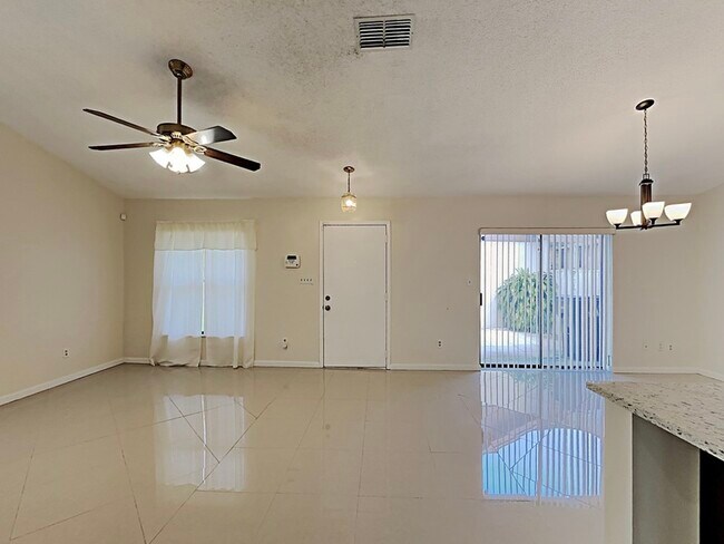 Photo - 1424 Drayton Ct