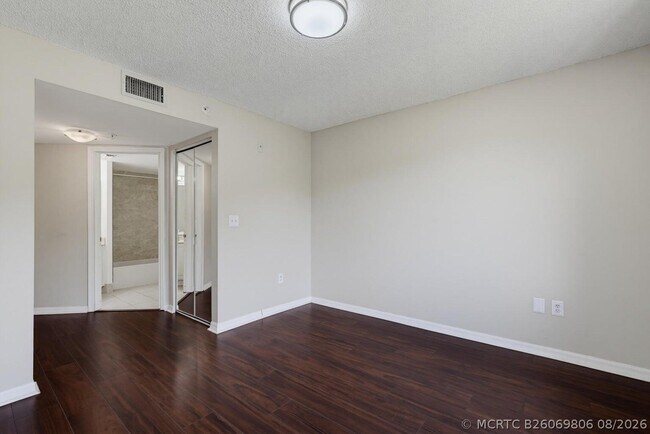 Photo - 400 Crestwood Ct N Unit 417