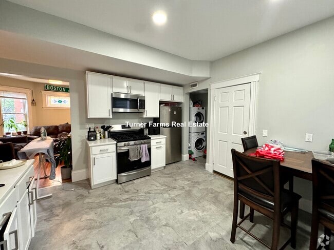 Building Photo - 159 Boston St Unit 1 Rental