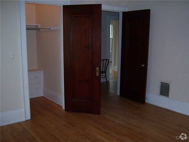 Building Photo - 1658 James St Rental