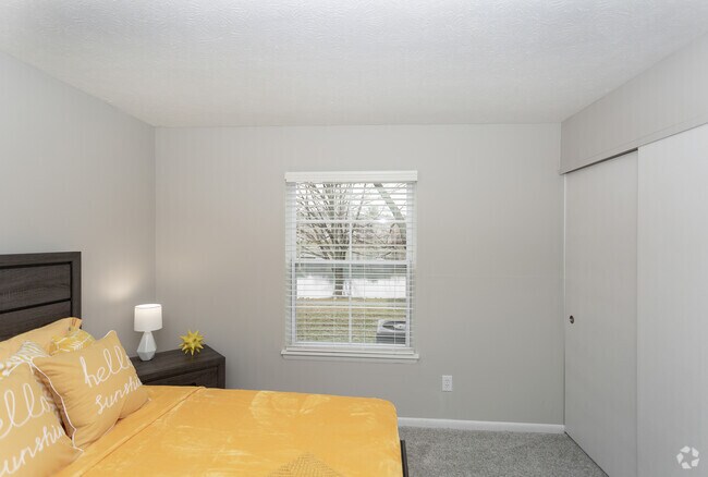 2BR, 2BA - 1200 SF