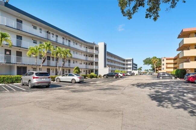 Photo - 447 NE 195th St Unidad 220 Rental